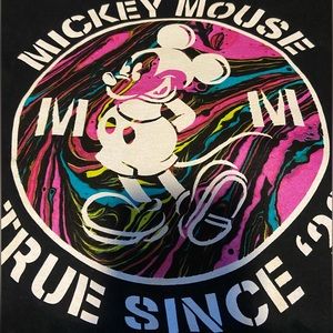 Brand new shirt that i never worn and still has the tag on it